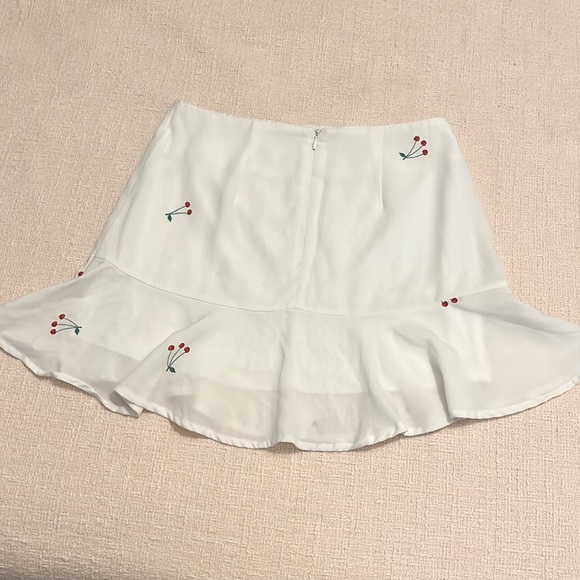 White mini skirt with cherries Emory Park Small - Picture 2 of 4